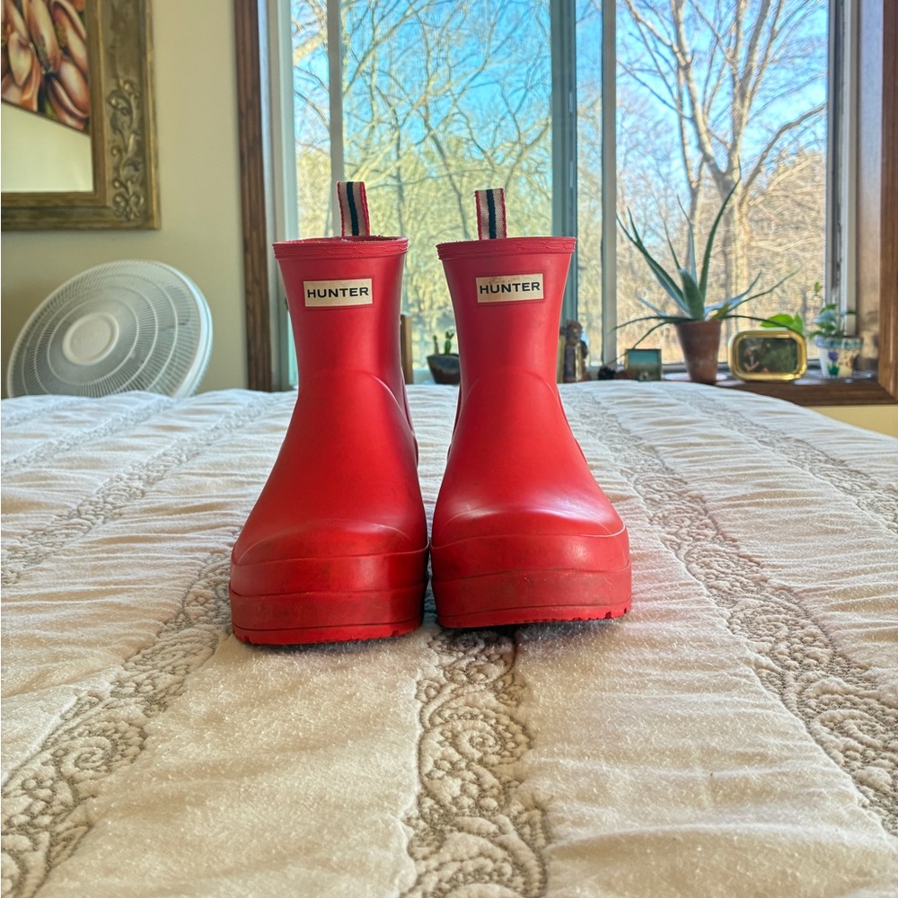 Women’s Hunter Red Rain Boots | Size 9